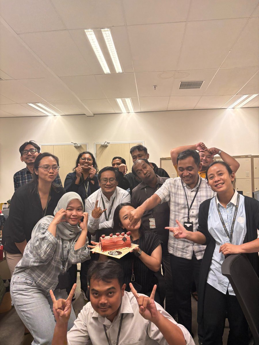 susilo_david's tweet photo. HBD Agnes https://t.co/YHYBT42BNE