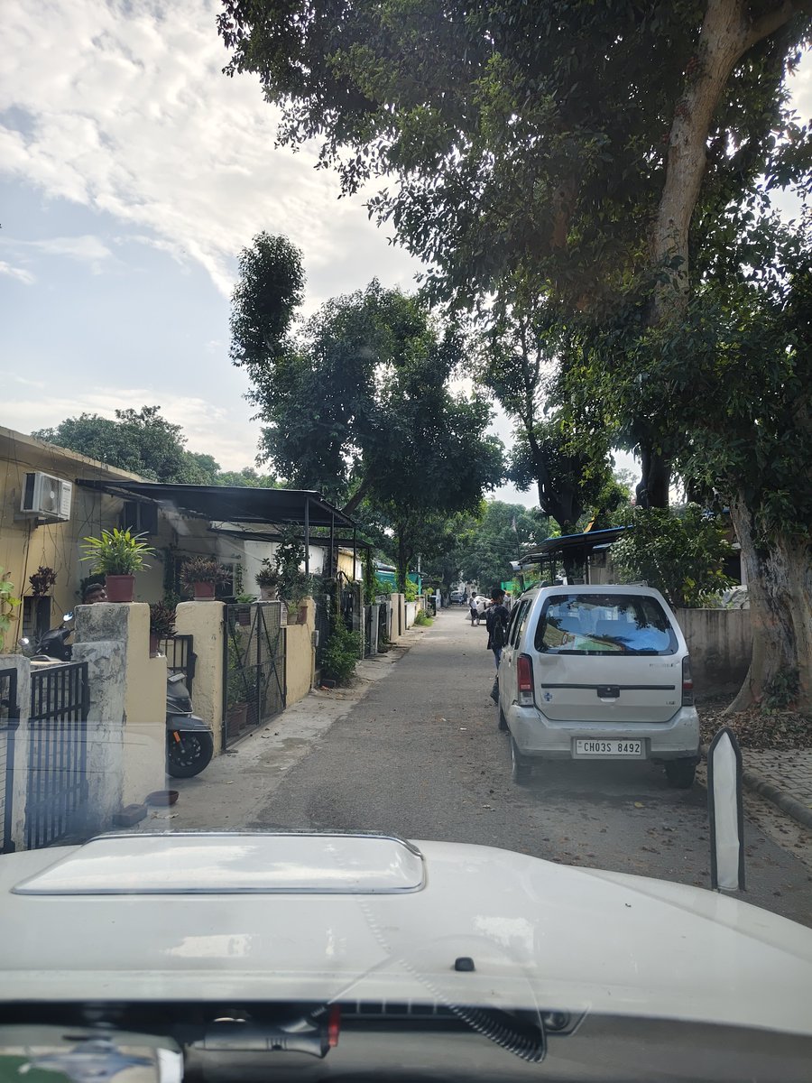 Harman07077's tweet photo. Quick action required @ChdPol @trafficchd @dc_chd @DgpChdPolice @chandigarh Car CH03S8492 repeatedly illegally parked near H No. 525/26, in front of M.D.A.V. School, Sec 22A, blocking the road &amp; causing public inconvenience. Kindly issue challan/tow immediately. #IllegalParking https://t.co/N6RrradacC