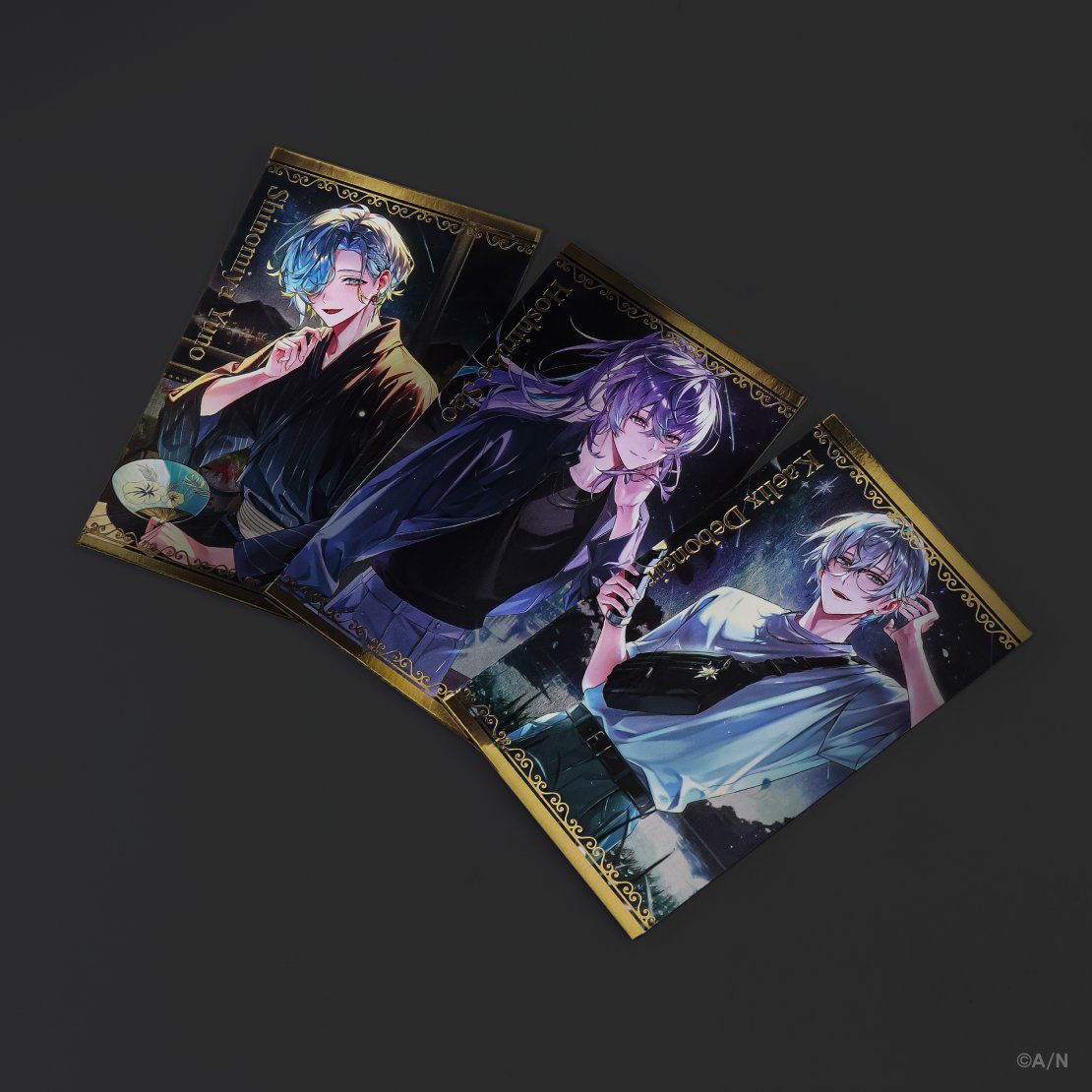 nijisanji_app's tweet photo. 【ボイスビジュアルカード 紹介】

背景にメタリック感がある光沢加工を行い、
文字を箔仕様にした豪華カードになっております。

https://t.co/hDPWDyIv4M

#にじストア https://t.co/m82kv7eXxA