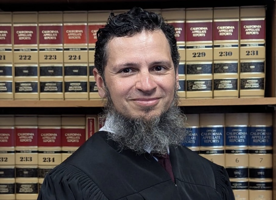 bluelivesmtr's tweet photo. 🚨 Gavin Newsom Appoints Sharia-Compliant Judge Who Forced Government to Bend to Islamic Law

California just put Haaris M. Syed on the LA County Superior Court bench. This devout Muslim spent over 13 years as a public defender refusing county retirement matches because they involved interest (riba) forbidden under Sharia.

He sued LA County with help from CAIR and Stanford Law's Religious Liberties Clinic. He won a special accommodation forcing the government to create Sharia-compliant investment options just for him.

Newsom and CAIR are celebrating while a man who prioritized Islamic finance rules over hundreds of thousands in benefits now sits in judgment over Americans.
Islam is using "religious freedom" to infiltrate our courts and conquer from within.

Sharia has no place in American justice.

#NewsomExposed #CAIR #AmericaFirst