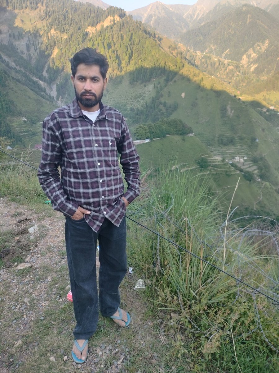 Mukhtarwrites_'s tweet photo. Was my fate cruel,
or was I the one at fault?

That question was never answered.
I became everyone's,
yet no one ever became mine.#MukhtarWrites_ #SadShayari #HeartBroken #Alone #LifeReality #Emotional #Pain #Rajouri https://t.co/eFgmtb3Sd1