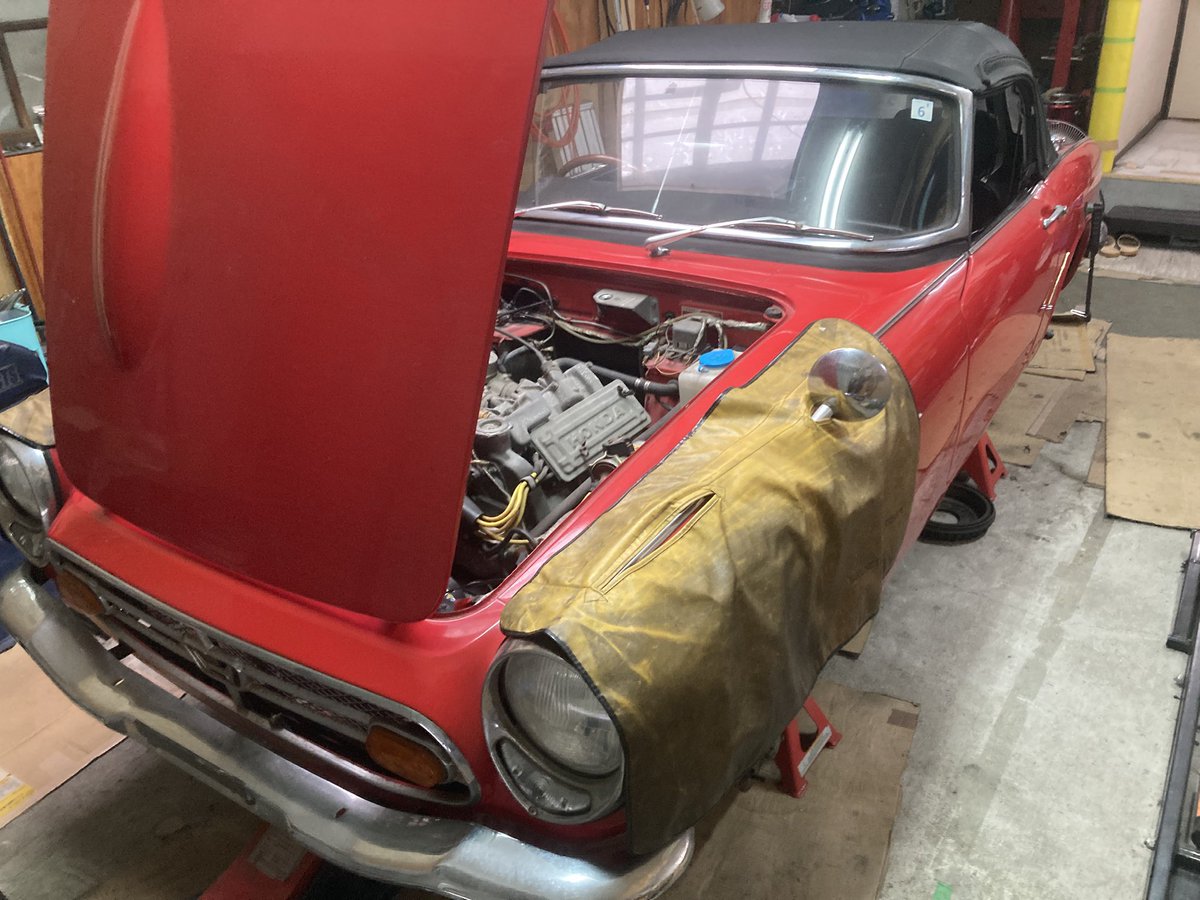 hakkocars's tweet photo. フルードがジャジャ漏れのため入院が確定しました(^^; #旧車 https://t.co/jl5m2adLU5