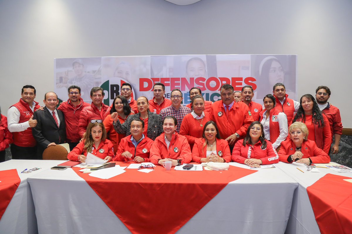 EliasRescalaJ's tweet photo. Hoy como responsable de la difusión de los Defensores de México en la región nororiente del Edoméx me reuní con priistas de Cuautitlan, Tultepec, Melchor Ocampo, Tultitlán, Huixquilucan, Jilotzingo e Isidro Fabela.

Seguimos construyendo la defensa de nuestras instituciones, de la democracia y la justicia. Somos los Defensores del Estado de México.