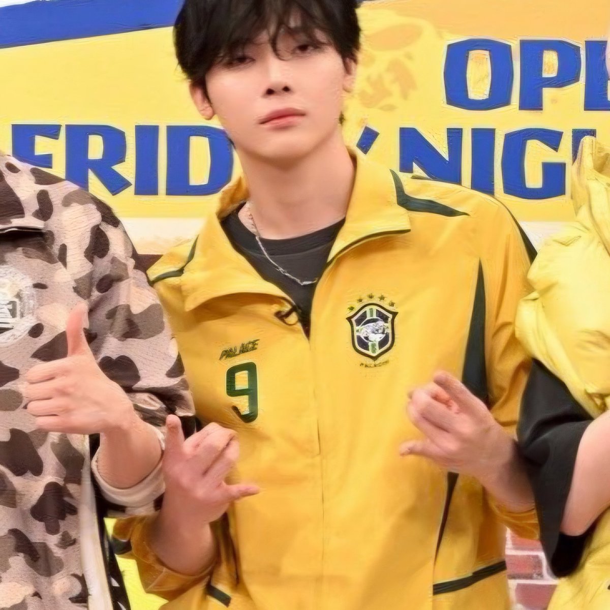 haruaning_megu's tweet photo. WAIT A MINUTE NICO IS WEARING A BRAZILIAN JACKET?? 

We're thr only country with five stars right? 😲

Vai Brasil! https://t.co/I18JkMErdE