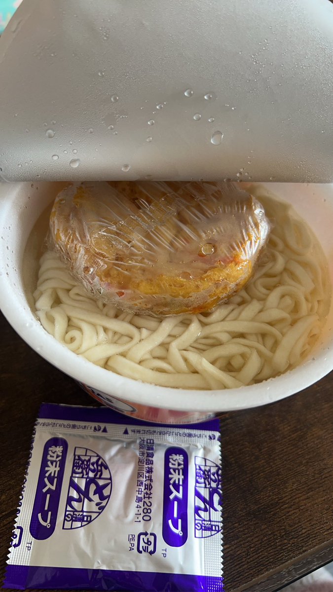 siochama's tweet photo. おじさんいないとカップ麺食べれない https://t.co/lPjUShvBPp