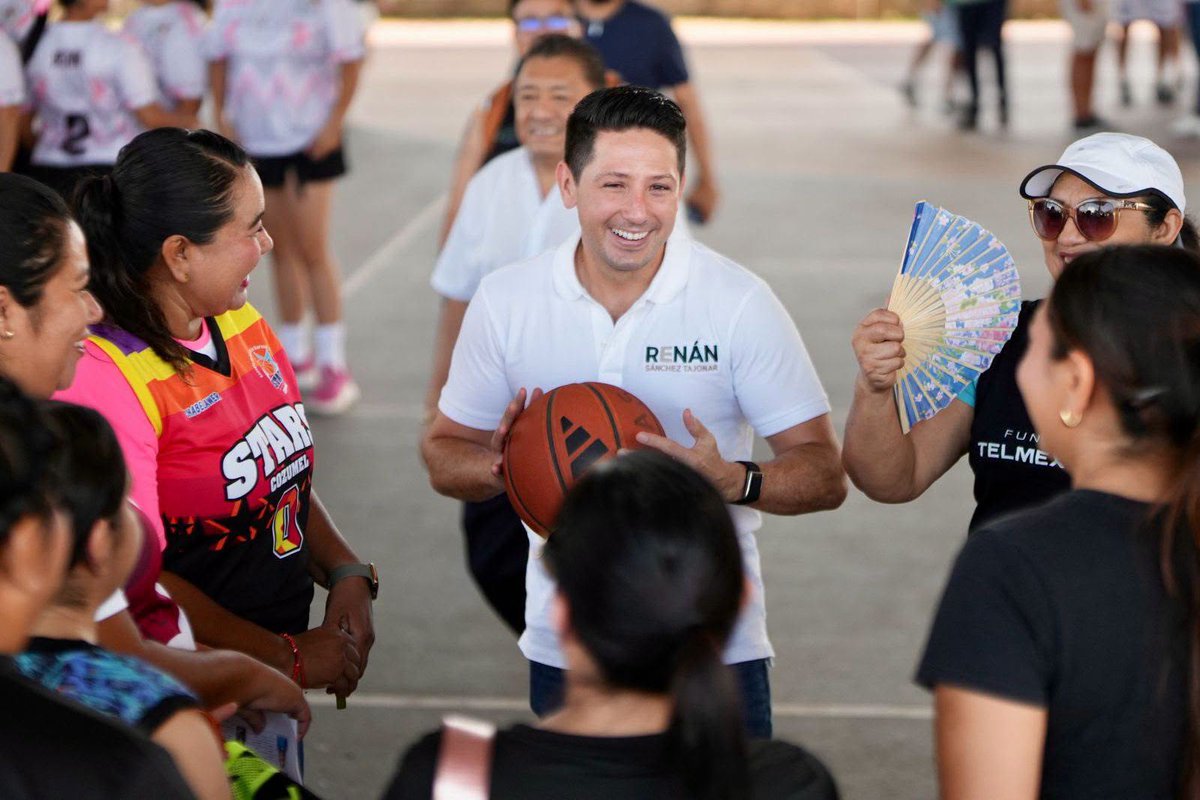 qrooexpress's tweet photo. .@RenanSanchez_ reconoce labor del #magisterio en arranque de #JuegosDeportivos, Culturales y Artísticos - https://t.co/Mbc2nWZPFP
#QRooExpress #Noticias #Cozumel #IslaDeLasGolondrinas #QuintanaRoo #QRoo #México #Entérate @CongresoQRoo #XVIIILegislatura #Política #Jugocopo https://t.co/fR08lX3WEg