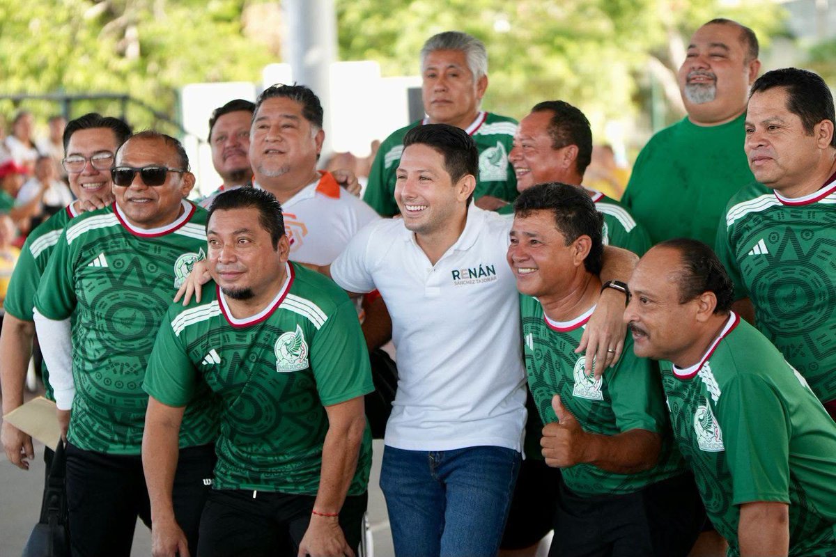 qrooexpress's tweet photo. .@RenanSanchez_ reconoce labor del #magisterio en arranque de #JuegosDeportivos, Culturales y Artísticos - https://t.co/Mbc2nWZPFP
#QRooExpress #Noticias #Cozumel #IslaDeLasGolondrinas #QuintanaRoo #QRoo #México #Entérate @CongresoQRoo #XVIIILegislatura #Política #Jugocopo https://t.co/fR08lX3WEg