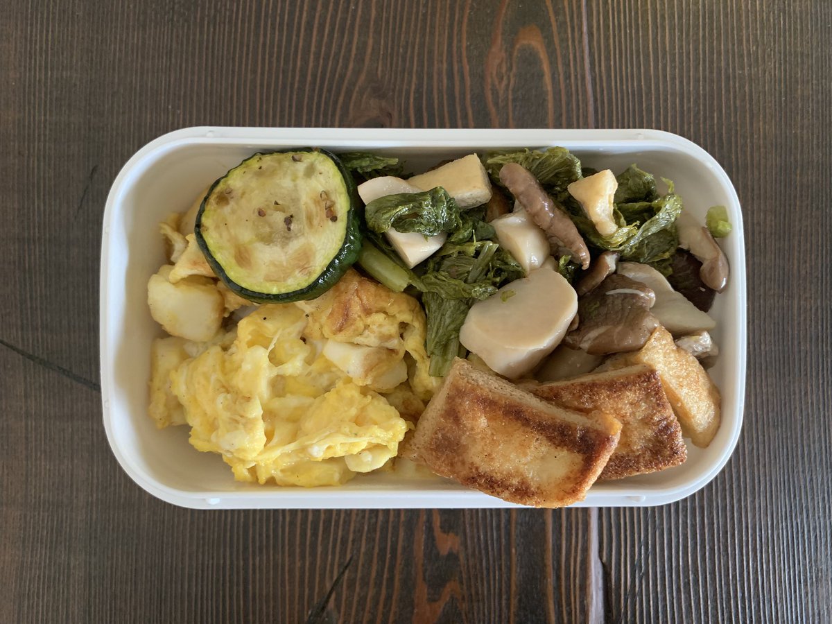 chienuts1's tweet photo. きょうのお弁当。エリンギわさび菜の炒め。はんぺんの卵焼き https://t.co/XFPhw6kJ8h