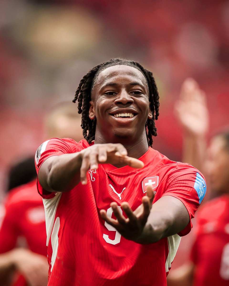 BundesInsider's tweet photo. JOHAN MANZAMBI, VOCÊ É RIDÍÍÍÍÍCULO. 🇨🇭🔥 https://t.co/RgHHMGbNoM