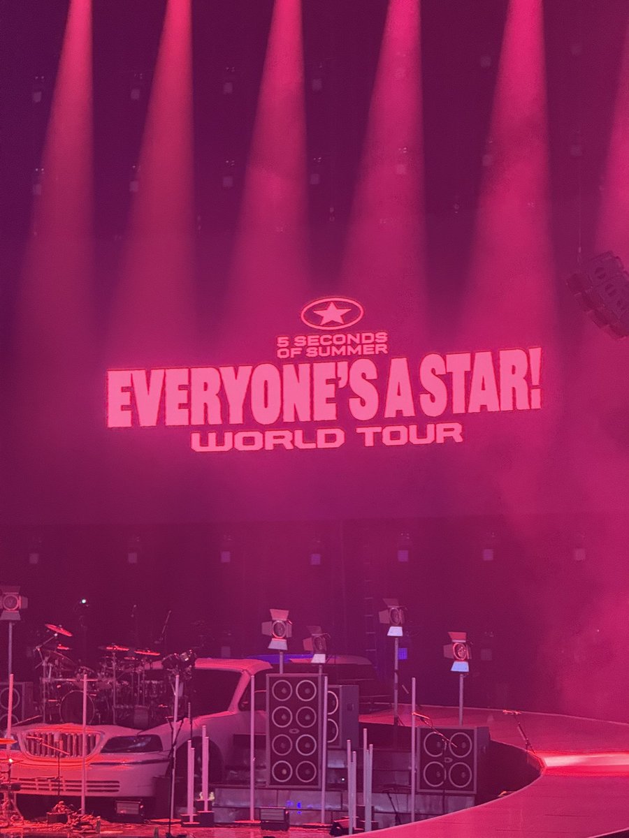 5SOSLA's tweet photo. 🥰 https://t.co/XEo33Po0KW