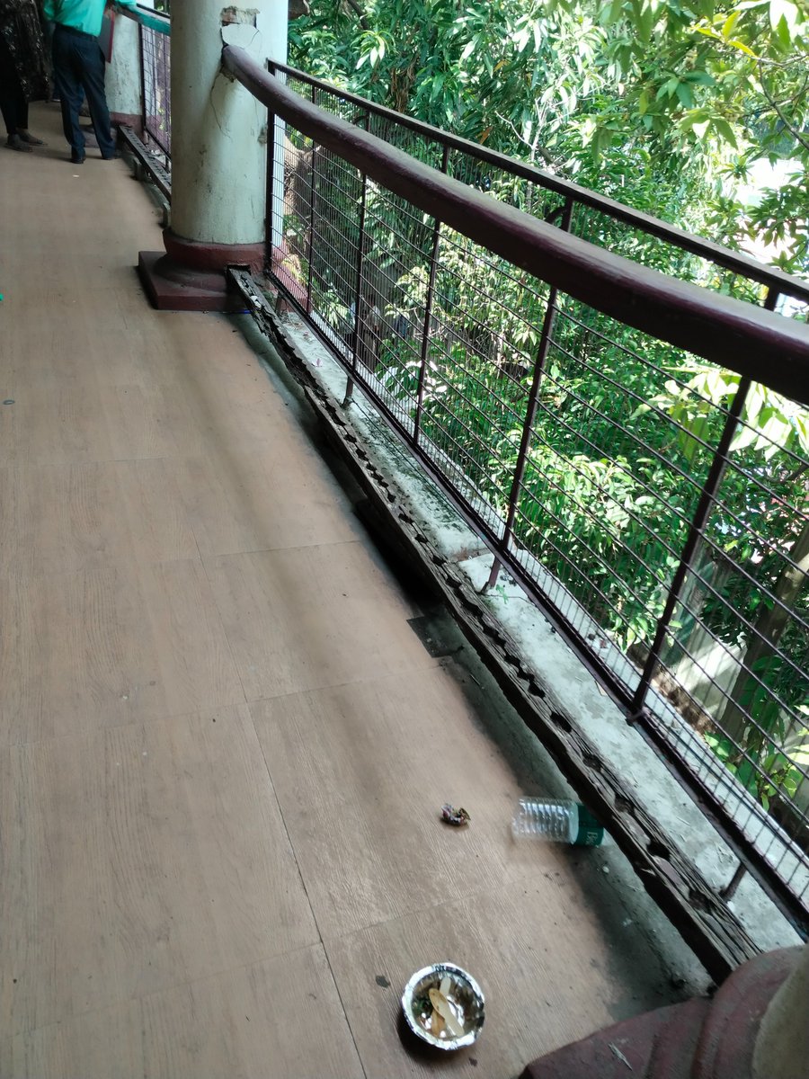 sunmukherjee18's tweet photo. Pathetic condition of Indian courts @deshbhak https://t.co/hk7r3AMJiW