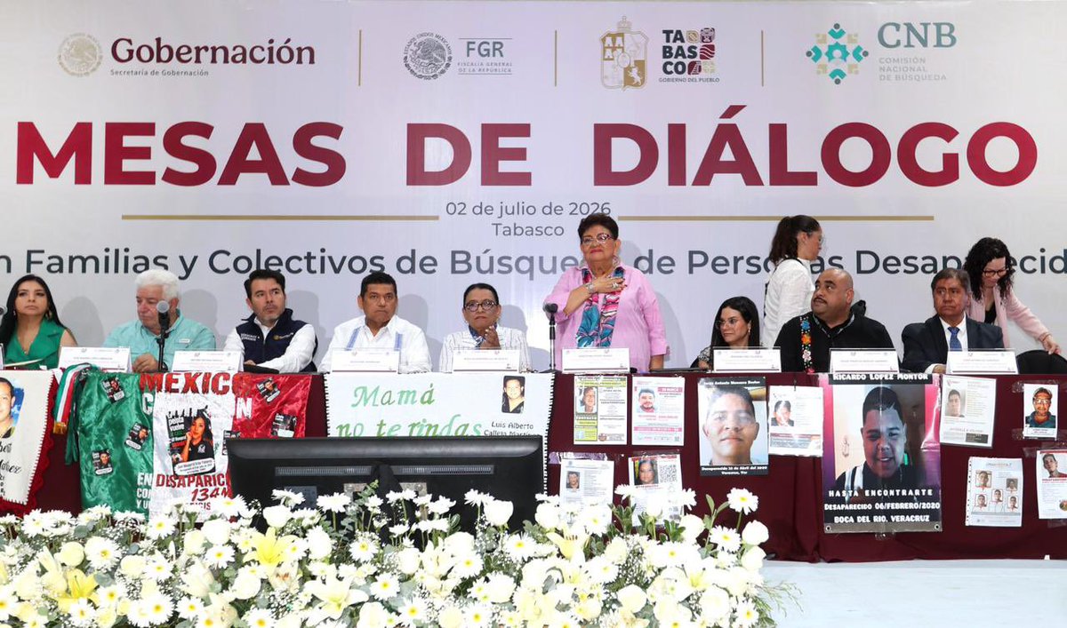 FGRMexico's tweet photo. La Fiscal General de la República, @ErnestinaGodoy_, la secretaria de Gobernación, @rosaicela_, y el Gobernador de Tabasco, @TabascoJavier, participaron en las Mesas de Diálogo con Familias y Colectivos de Búsqueda de Personas Desaparecidas de la región sur.

Godoy Ramos mencionó que la desaparición de personas representa una de las problemáticas más sensibles, más dolorosas y complejas que se enfrentan en el país, por eso el objetivo de las mesas es fortalecer la coordinación institucional para mejorar las acciones de búsqueda e identificación humana, escuchando con atención a las familias para dar respuesta a sus peticiones y compartir las acciones de la Fiscalía.

Más información ▶️ https://t.co/1PNlHFSlFg