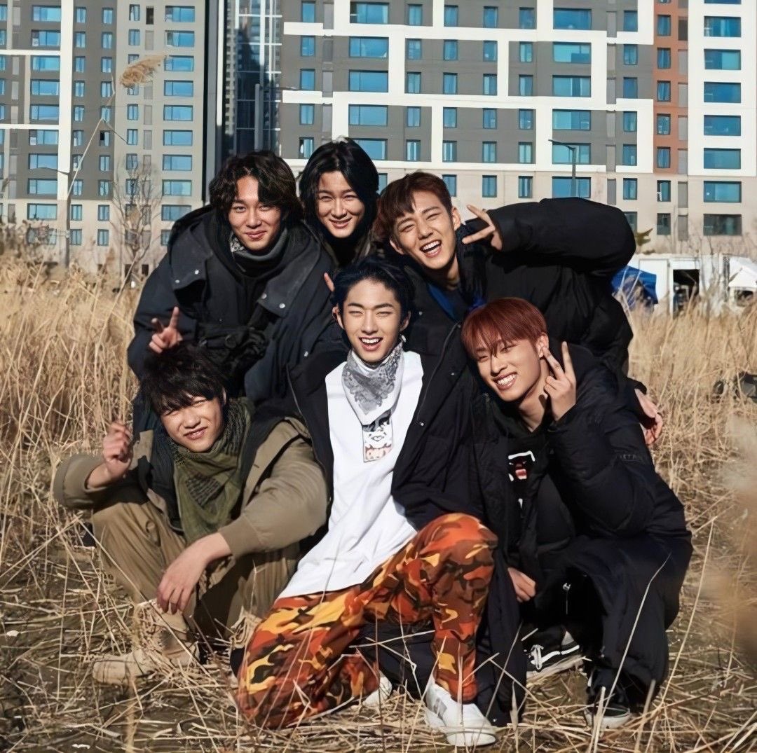 jijiseobsos's tweet photo. Getting emotional over this photo they were so young 😓 https://t.co/tajjJM8vdo