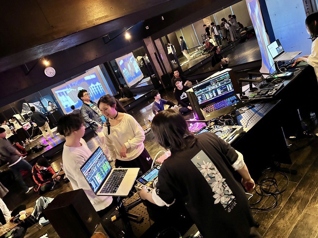kro_rrr_'s tweet photo. 京都のお座りアニクラ
 【ミニぱ 】vol.9

交流しやすい音量で会話もしやすい！
ツイプラYesが参加条件となります🙇‍♂️

🎧DJドルさん
　（@doru_ani ）
🖥️VJリン酸さん
　（@rin_h3po4_cos ）

⏰9月5日（土）16:00〜
💰1500円（1ドリンク付き）
📍Ortho DANCE STUDIO

https://t.co/kOfcqc9GOO

#ミニぱ https://t.co/fxHjJNCQaF