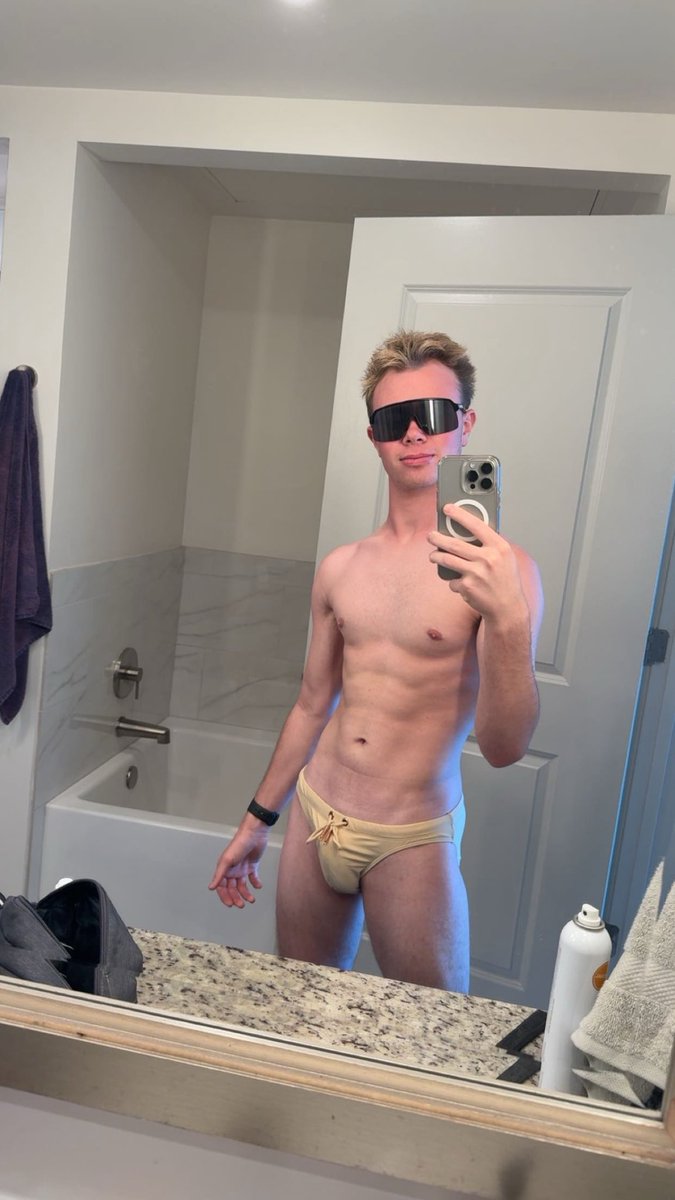 conner_ingramx's tweet photo. Not a nude but felt cute 🥰 https://t.co/oPQRn7EVC4