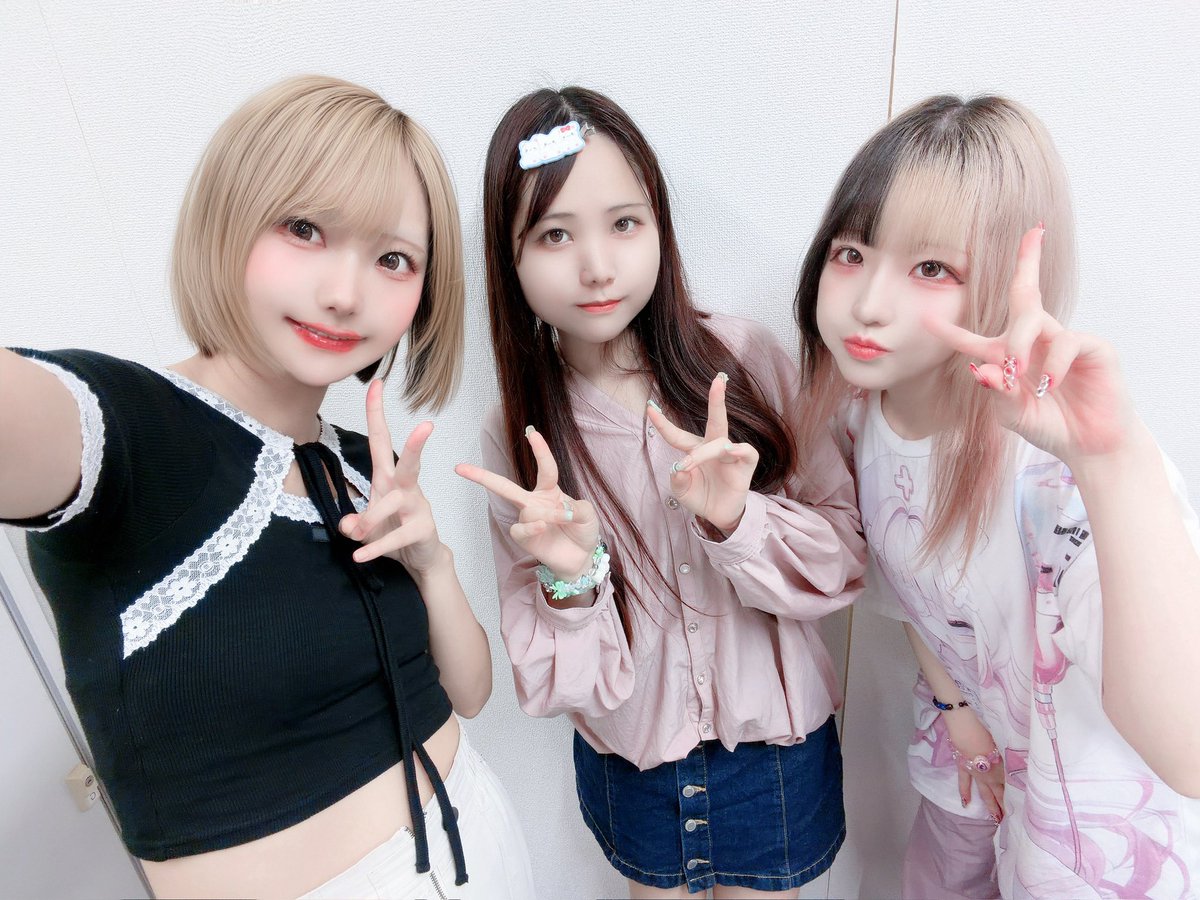 PriRea_official's tweet photo. \ 本日のきゅるきゃわ♡ラジオ📻♬*° /

☆毎週金曜19時から調布FM 83.8MHzで放送☆

今回のメンバーはこちら⬇️🎀ᩚ

💙ミツキルリ 
@ruri_rba1010 

🩷天乃くるる
@ama_kuru0914 

💚森瀬つゆり
@pxdivx 
 
放送27回目も勝手にプリリアランキングしちゃいます🥇

ご感想などは #プリラジ でお待ちしております💌💭

- - - - - - - - - - - - - - - - - - - - - - - - - -

放送地域外にお住まいの方も、
📱 「リスラジ」アプリ からリアルタイムでお聴きいただけます！

🔽 リスラジの準備方法 🔽
① App Store / Google Playで「リスラジ」を検索してListenRadio（リスラジ）アプリをインストール
② アプリを起動し「選局」をタップ
③ 「関東」タブから「調布FM」を選択
※お気に入り登録をしておくと便利です！
※番組表もチェックできます👀

#PretticalReaction #プリリア