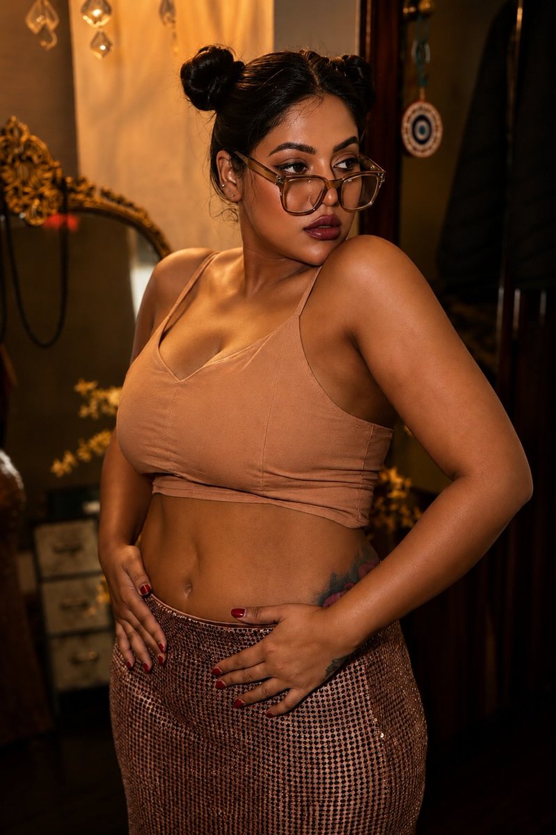 useless7d's tweet photo. 🥵
#ReshmaPasupuleti https://t.co/zB64rqwqub