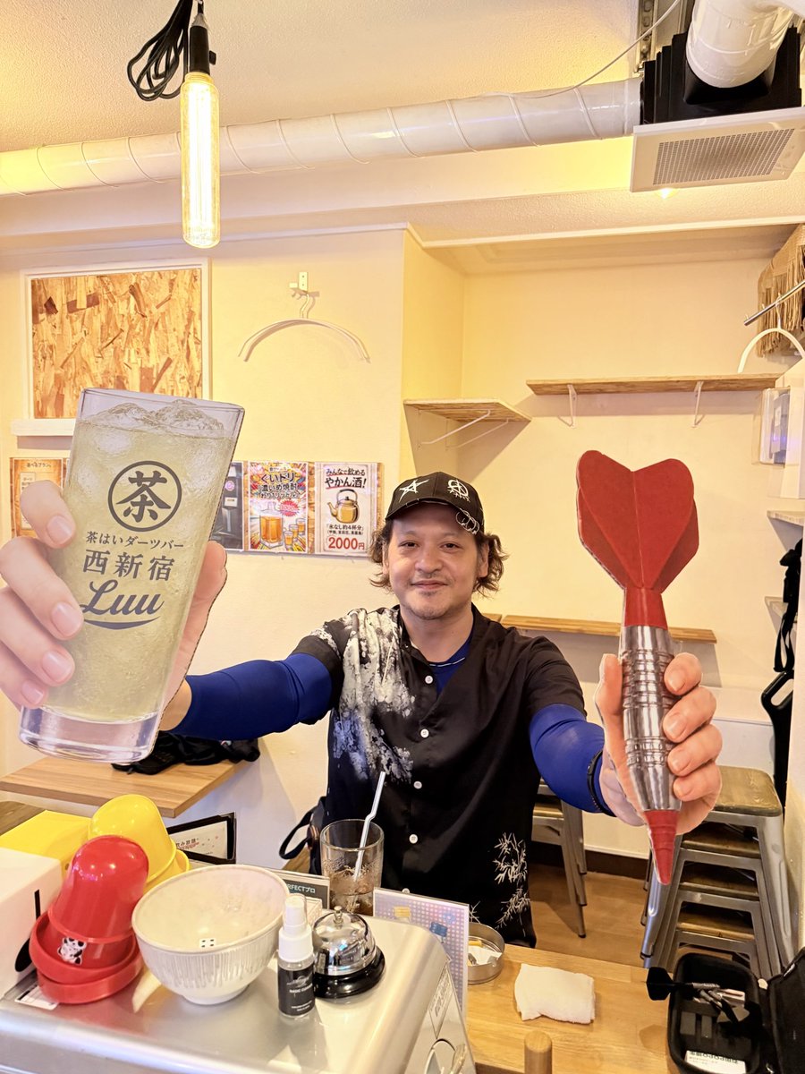 dartsbarluu's tweet photo. 昨日はSNSで知って大会ついでに岐阜から来てくれたり
ダーツプロ来たり
プロのバレーダンサー来たり
みんなでダーツしたりと

きっちりダーツバーな一日でした！
ご来店ありがとうございました！

本日はこちらのダーツプロ交流会となっております

お時間ある人はぜひご参加くださいませ

ではでは、本日もお待ちしております🎯