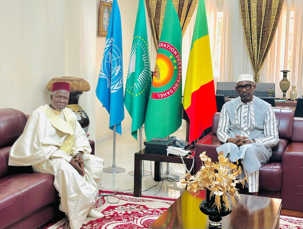 AbdoulayeDiop8's tweet photo. J’ai reçu en audience, ce jeudi 02 juillet 2026, Docteur Mamadou NIANG, Président de l’Association Malienne d’Amitié Mali-Maroc (AMAMA).

Nous avons salué la nouvelle dynamique visant le raffermissement des relations d’amitié et de coopération bilatérale fructueuse entre le Mali et Maroc, et échangé sur les initiatives portées par ladite Association en faveur du développement du partenariat fondé sur la solidarité, les échanges humains, le dialogue et la promotion socio-économique et culturelle.