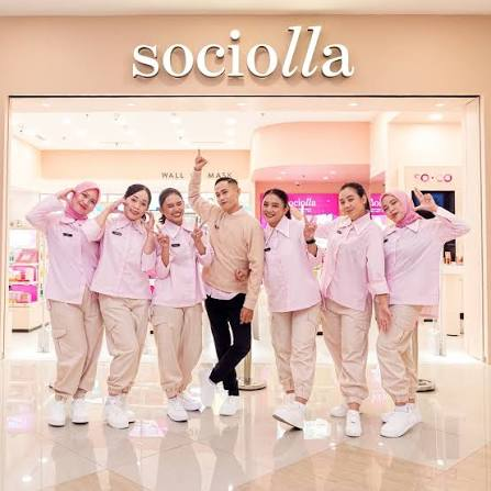 temankerjaaa's tweet photo. 📢Lowongan Kerja | Sociolla 

Sociolla lagi buka lowongan banyak banget nih guys, kamu sama temen kamu bisa kirim lamaran kesini,,, asik kan bisa kerja satu team bareng.

20 Posisi:

📌Tax Supervisor
📌Internal Audit Supervisor
📌Senior Data Analyst
📌QA Engineer
📌Key Account Executive
📌Fullstack Developer
📌Business Partnership & Operations
📌INTERNSHIP
📌Assistant Store Manager
📌Team Leader
📌Beauty Advisor
📌Assistant Brand Manager
📌Freelance Host
📌Visual Merchandiser
📌Social Media Executive
📌Legal Supervisor
📌Strategic Inventory Analyst
📌Visual Merchandiser
📌KOL Supervisor
📌Graphic Designer

Untuk lihat detail requirement dan kirim lamaran, langsung aja kirim CV kamu yang paling gacor kesini:

https://t.co/wGhLjCn9jp

Goodluck ya guys, semoga ada rejeki kamu disitu

#hiring #temankerjamu #loker #sociolla #skincare
