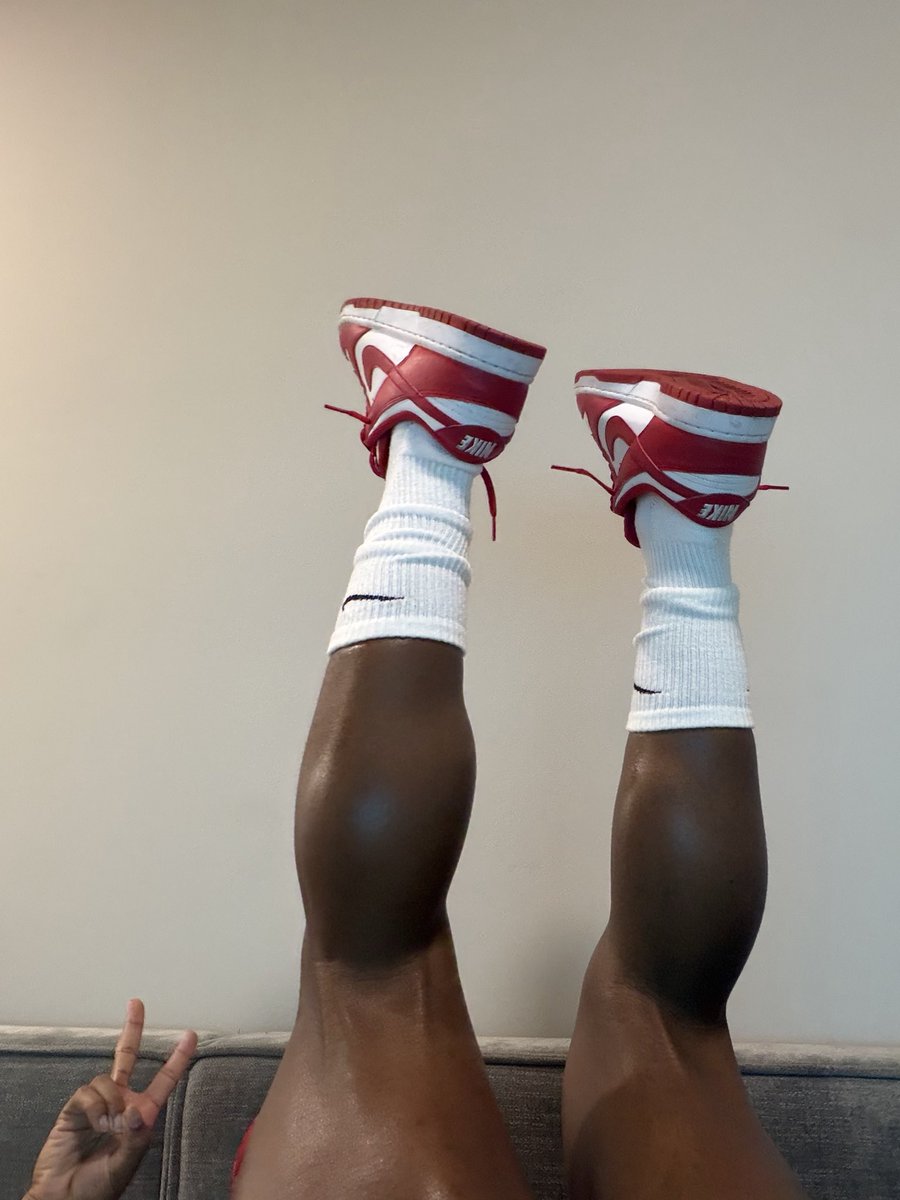 DqDquan's tweet photo. POV of my legs to the moon 😌 https://t.co/YpnsvGCk9D