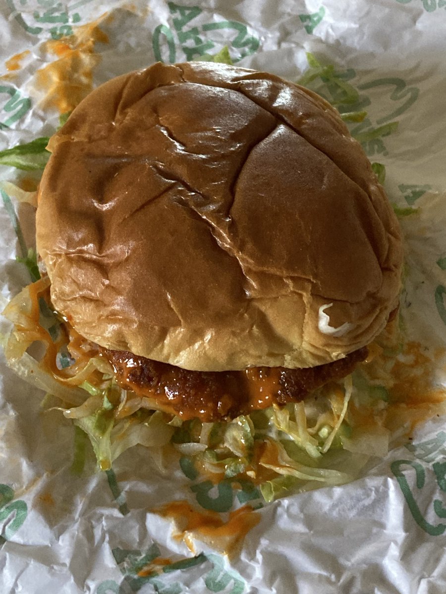 PlacesIvePissed's tweet photo. @emilyetaylor23 A buffalo chicken sandwich from @Arbys https://t.co/ZqEkd3J2xy