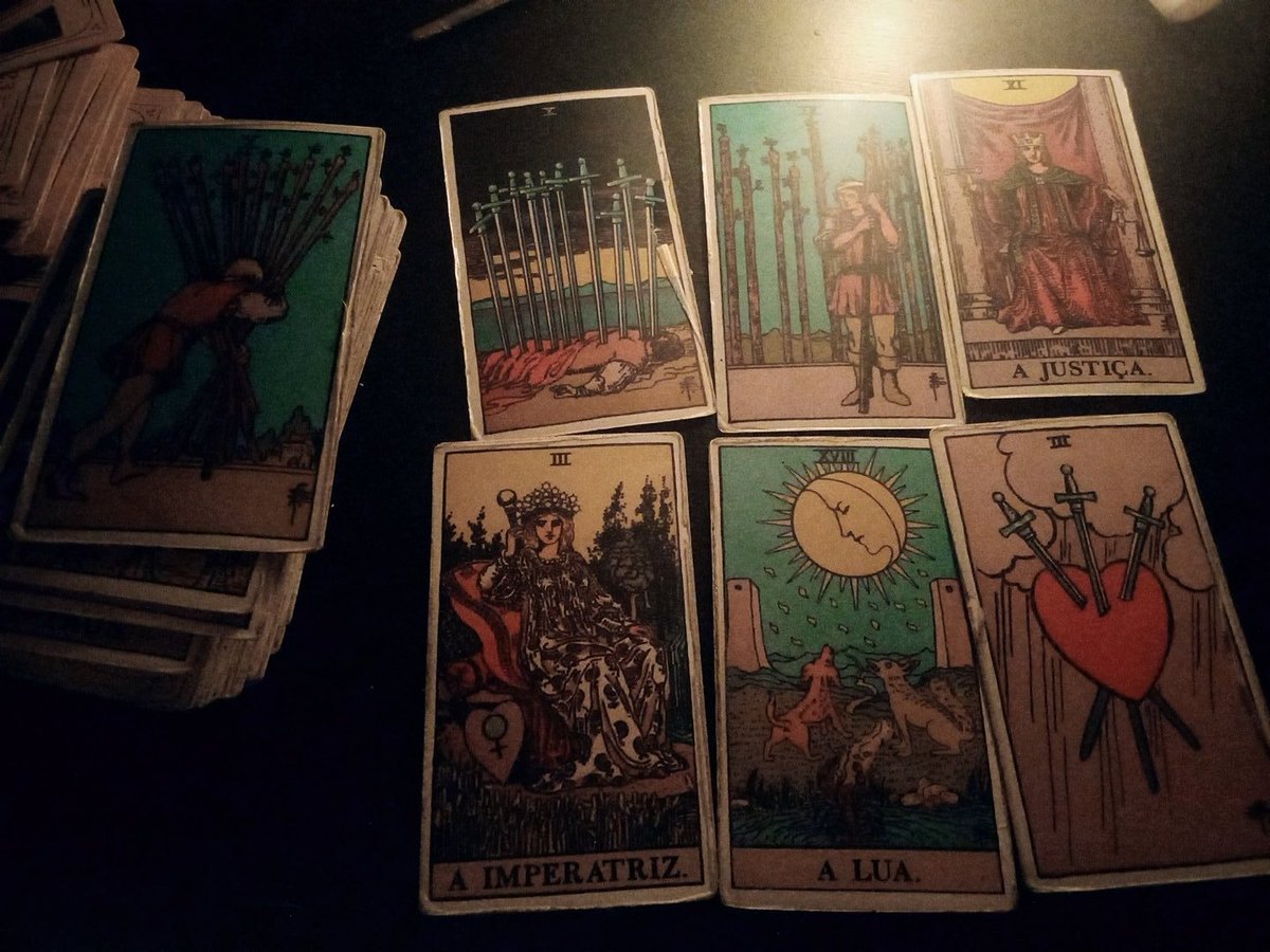amthystetheral's tweet photo. "como ela se sentiu vendo minha foto de cabelo novo?" 

o tarot mandou essa rindo não é possível https://t.co/MAkVn9Nvzq