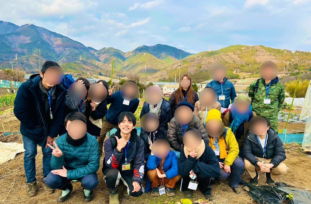 alphaofchildren's tweet photo. ジャニーズとか佐藤二朗さんとかワールドカップとか本当にもうどうでもいい。【絶望】日本では本物の食料生産は終わりつつある。素材の味を堪能する時代は終わる。遺伝子組み換え、ゲノム編集、培養肉...etc。そもそも偽物の食材に香料で香りをつけて、人工甘味料で甘みをつける。酸化防止剤で過剰にカビを防ぎ、タール色素で異常に染める。当然、病人が増え超多死社会となる。当然、エンドルフィンを感じない為、日本人は不幸者、無気力、虚な目をしたで人々で溢れかえる。

みなさん。偽物を食べれば人間も偽物になってしまいます。

「一国の政治は、国民を映し出す鏡に過ぎない。立派な国民には立派な政治、無知で腐敗した国民には腐り果てた政治しかあり得ない」

by：サミュエル・スマイルズ（自助論より）

緊迫する国内〜国際情勢、日本人減少、移民増加、政治の腐敗、経済の崩壊...etc。日本には問題が山積みですが、やはりどこまで言っても「食の劣化」＝「日本人の劣化」さらには海外如きに食料を依存する「食料自給率の低下」こそが日本最大の問題だと考えます。

ボクは諦めることが大嫌いです。【希望】無農薬農業デビュー5年目。一次産業を軸とした日本人の老若男女分け隔てなく参画できるコミュニティーを全国に拡大中。みなさんのおかげで耕作放棄地の再生や農地拡大、また全国ネットワークを着実に達成、構築することができています。どうかみなさんも共に立ち上がってください。

同志募集中（HP）↓

https://t.co/D4FUXNNsLd

クラファン挑戦中↓

https://t.co/66HewrlePA

決して大袈裟ではなく、このままいくとグローバルの息のかかった一握りの権力、外資に日本の食糧自給率も食の安心安全もすべて牛耳られてしまうことになります。そうなれば日本人は完全なる奴隷となるしかありません。ボクは拒みます。ボクが心の底から信じられた希望を実現すべく、人生をかけて尽力させて頂きます。賛同してくださる方がいましたらお力を貸してください。ご支援、応援のほど何卒よろしくお願いします。アルファ