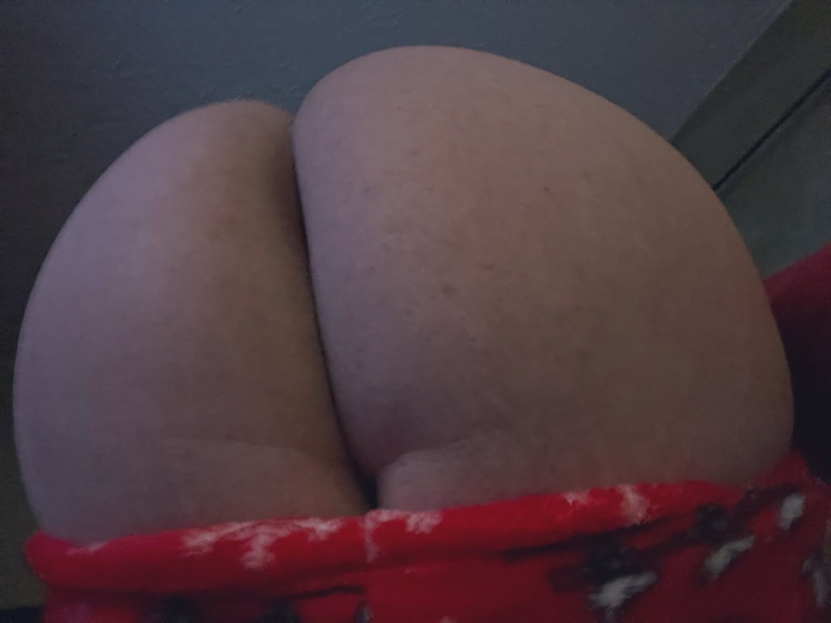 DumBimboy's tweet photo. Femboy sleepover!!! >:3
There will be plapping https://t.co/E1nXYqURRg