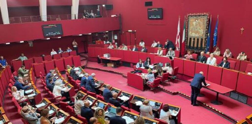 Granma_francais's tweet photo. 🇮🇹🇨🇺 💞 Les conseils municipaux de Gênes et de Rome VII, en Italie, ont adopté des motions de soutien à #Cuba et condamnant le blocus américain et les menaces contre le pays. (PL) https://t.co/DmTkM8Fa2r