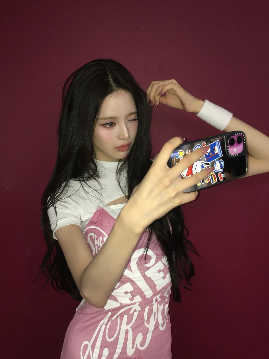 jeeminpict's tweet photo. JEEMIN plus chat update

#방지민 #BANGJEEMIN #이즈나 #IZNA https://t.co/HnQBMMYtXN