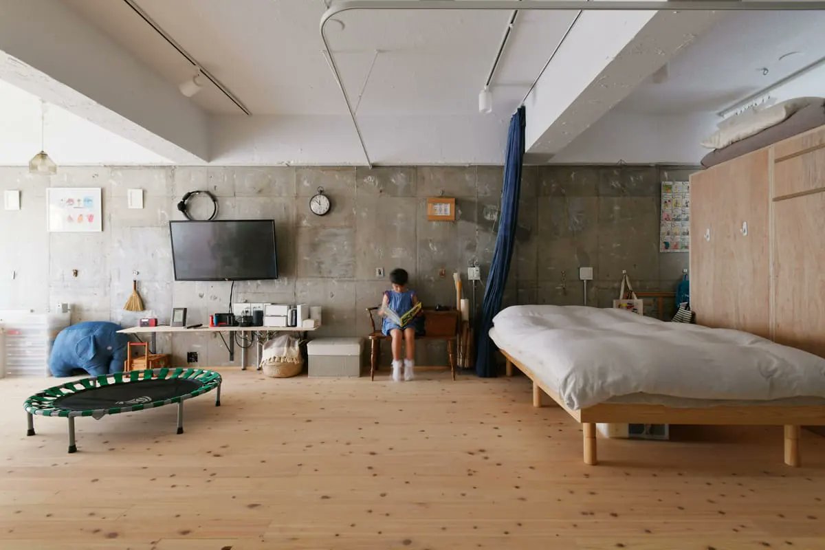zerorenovation0's tweet photo. case study🛠️
ー
64.3m²｜3人暮らし
ー
家具やカーテンのレイアウト次第で、暮らしに合わせて自由に空間を楽しめるよう、つくり込みすぎないプランに。扉付きの書斎を設け、集中できるプライベート空間も確保しました。白・木・モルタルを基調にインテリアが映える空間を演出しています。 https://t.co/Y1aS3TQvQ5