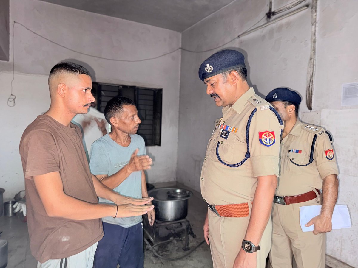 co44pacup's tweet photo. आज दिनांक 3/07/2026 को 44वी वाहिनी पीएसी मेरठ मे शुक्रवार परेड का आयोजन किया गया एवं बाद परेड क्वार्टर गार्ड/विभिन्न मदो का निरीक्षण किया गया। https://t.co/vudMMW1SuC