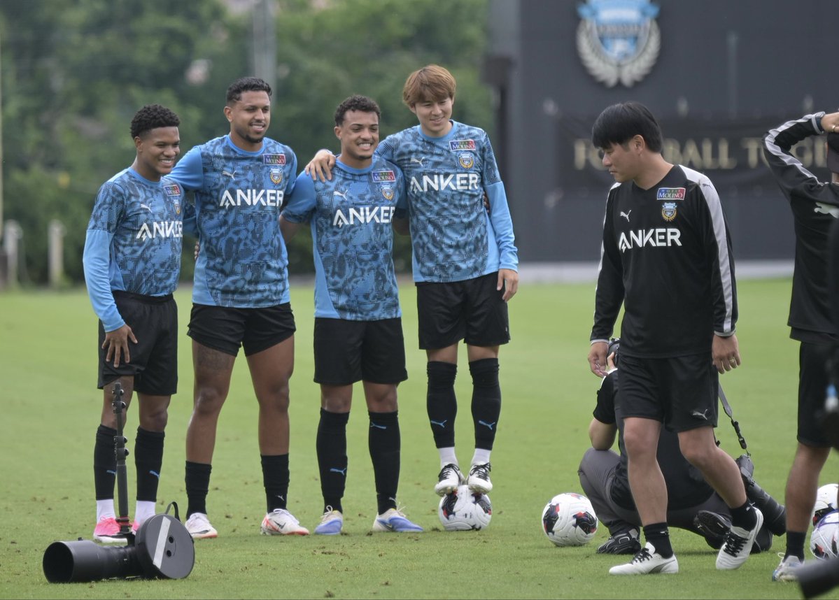 kanasports2020's tweet photo. 新戦力の2人も合流🇧🇷✈️🇯🇵
#frontale https://t.co/i3g0ry808z