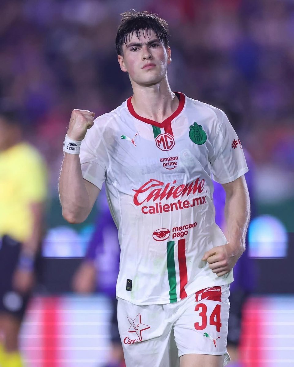 frigglly2k's tweet photo. La foto bien pasada de rosca que subo a ig// la foto bien hdp de mi credencial de la escuela https://t.co/R1tWAdmMah