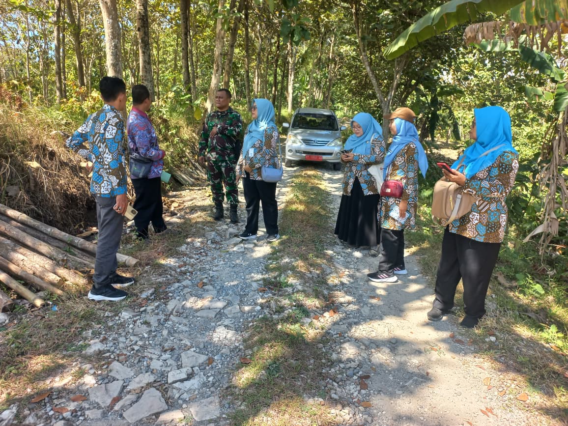 Kodim0709's tweet photo. @0709Kodim Pembangunan Dimulai dari Perencanaan, Kodim 0709/Kebumen Tinjau Lokasi Calon Sasaran TMMD 2027 di Pujotirto https://t.co/8RWMM06T5p
