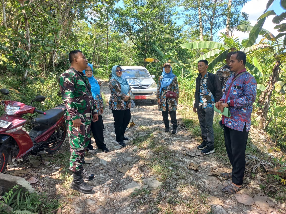 Kodim0709's tweet photo. @0709Kodim Pembangunan Dimulai dari Perencanaan, Kodim 0709/Kebumen Tinjau Lokasi Calon Sasaran TMMD 2027 di Pujotirto https://t.co/8RWMM06T5p