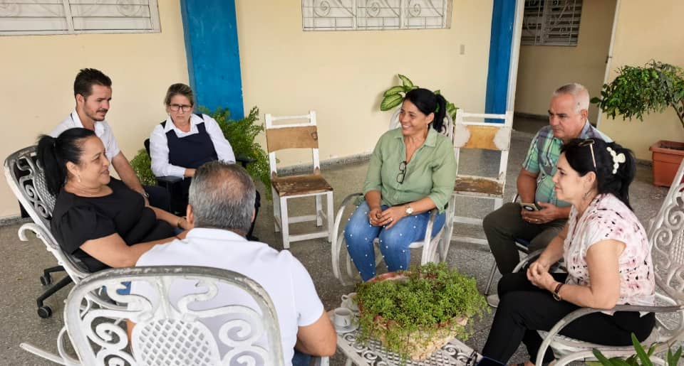 MayraArevich's tweet photo. Visitamos #PinarDelRío, sede del 26 de Julio, junto a @MMarreroCruz. Felicitamos a los trabajadores de @MINCOMCuba por resultados en cambio de matriz energética, que garantiza servicios públicos y fortalece nodos, radiobases y gabinetes.
#MiMoncadaEsLaPatria #100AñosConFidel
1/2 https://t.co/iwUaO3i3WJ
