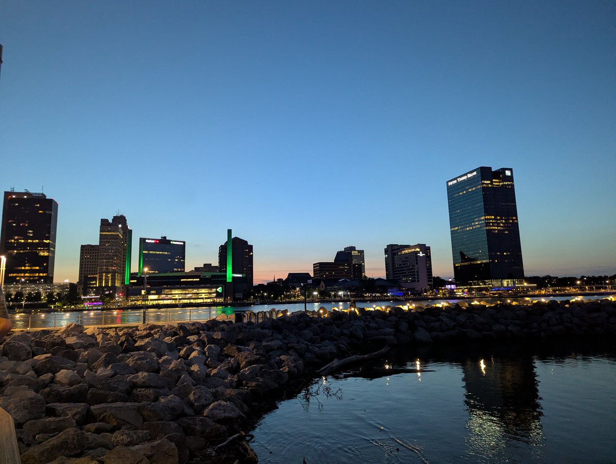 _hoodwinker_'s tweet photo. Toledo rocks https://t.co/UZMnX9qiac