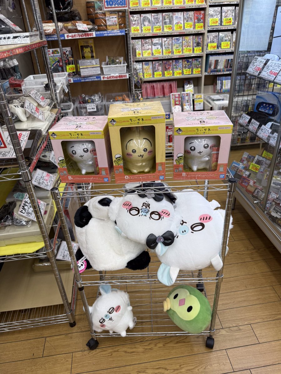 bmonomichi's tweet photo. ちいかわ、うさぎたちが売り場へ
頑張ってアピールしてきてね

店長 https://t.co/cWIN4NMpa9