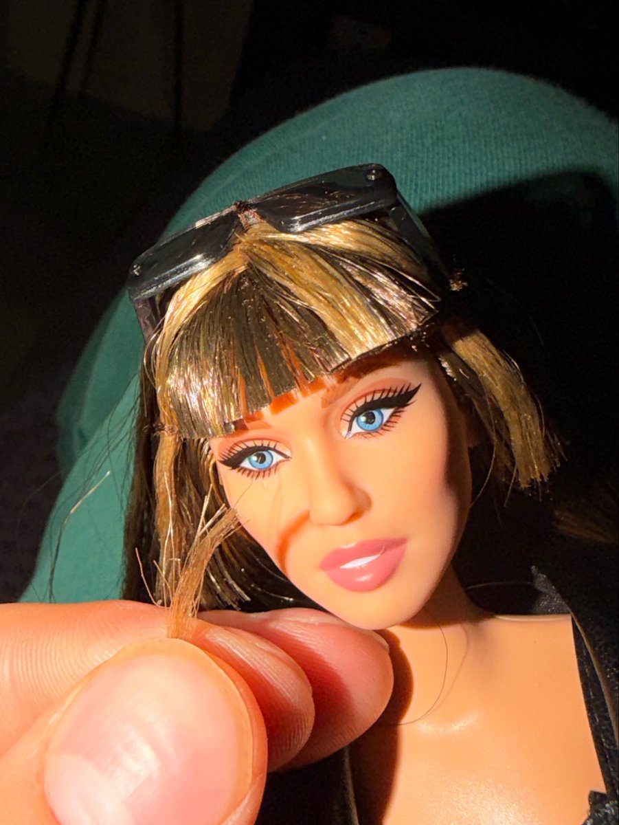 CyrusLegacy_'s tweet photo. wait wtf @Mattel i need a replacement https://t.co/HHfp8vO0PD