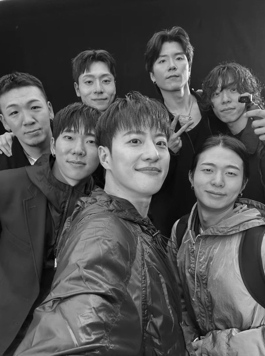 snail0311's tweet photo. 그시절 우리가 사랑했던 오빠들
뱅크투브라더스🩵
필독옵 음악이너무좋아요👍😍
#뱅크투브라더스
#고프 #기석 #비지비 #디건 #필독
#휴 #레클 
(출처-휴니버스 유틉중🫶) https://t.co/Edie46pyIg