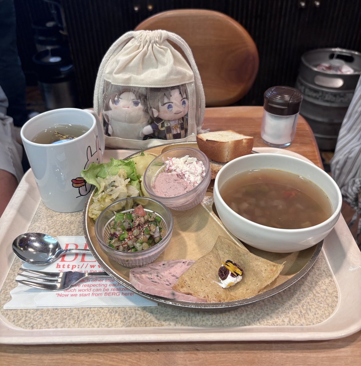 panda3kopanda's tweet photo. とりあえずごはん
座れてよかった https://t.co/w8O4jjGL1I