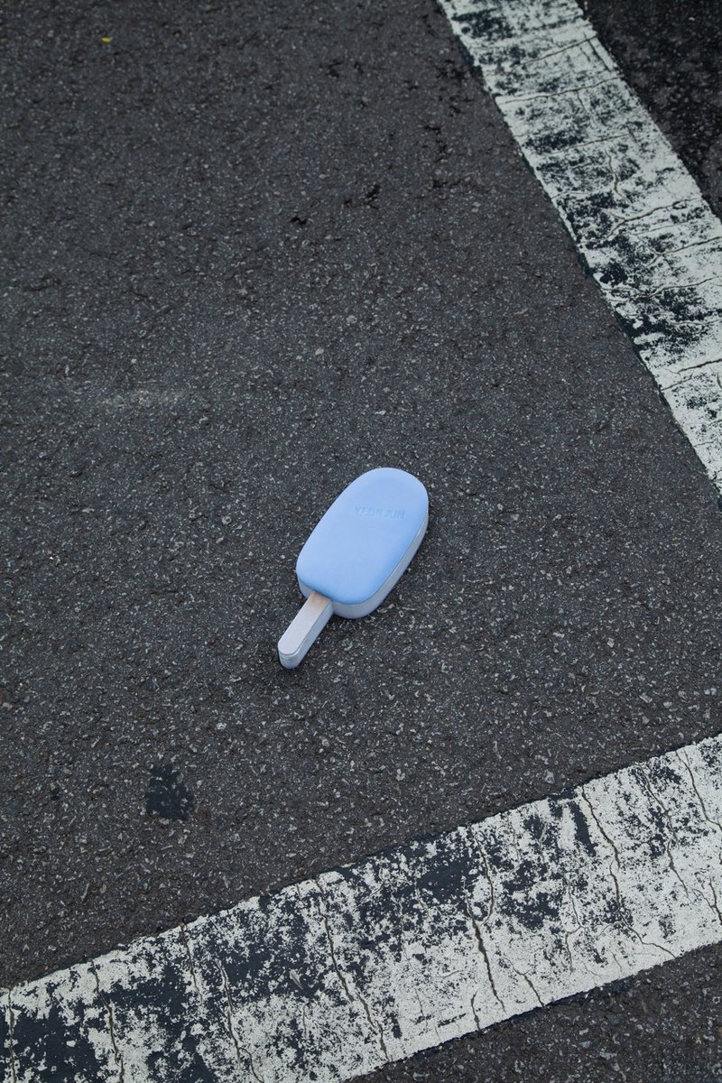 TXT_bighit's tweet photo. 🍦 𝙄𝙘𝙚 𝘾𝙧𝙚𝙖𝙢 𝙋𝙡𝙖𝙮 𝙕𝙤𝙣𝙚 OPEN! 🚛

too hot한 여름, coolin' off 존 오픈🧊
7/10 발매되는 연준 'Ice Cream'과 함께
다양한 이벤트를 녹기 전에 즐겨보세요.

📆2026.07.03 (FRI) - 2026.07.05 (SUN)
⏰12:00 - 18:00
📍뚝섬역~서울숲역 가는 사거리 코너 (서울특별시 성동구 성수동1가 656-297)

#YEONJUN #연준
#YEONJUN_IceCream #연준_IceCream
#NOLABELS_PART02
#투모로우바이투게더 #TOMORROW_X_TOGETHER #TXT