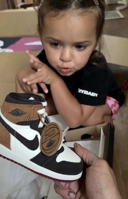 SBDetroit's tweet photo. Shout out to Jordan Brand for hooking Layla up with a care package after her original pair fell apart ❤️👏 https://t.co/2UZk721Oor