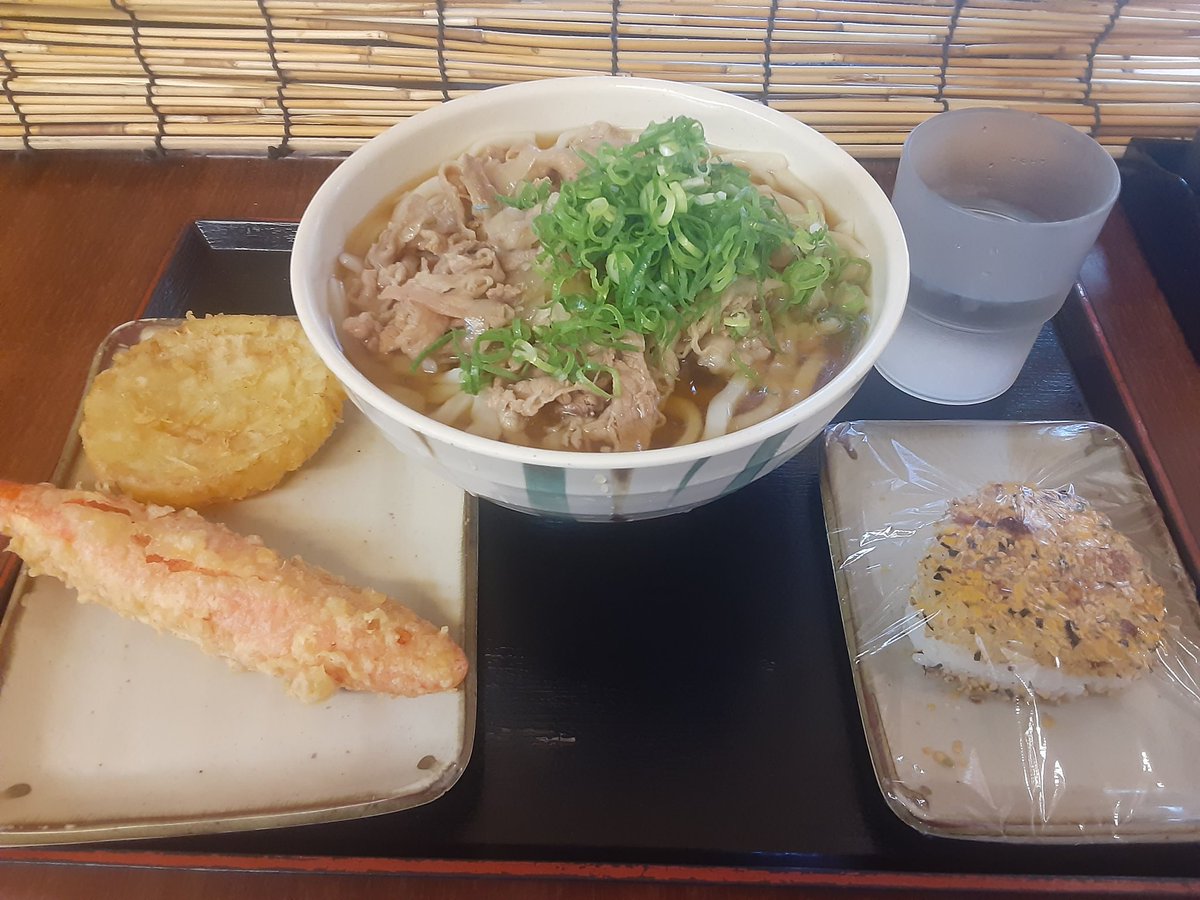 schwarz242's tweet photo. 香川に来たので勿論お昼はうどん🍜 https://t.co/FZEDQ2UxzW