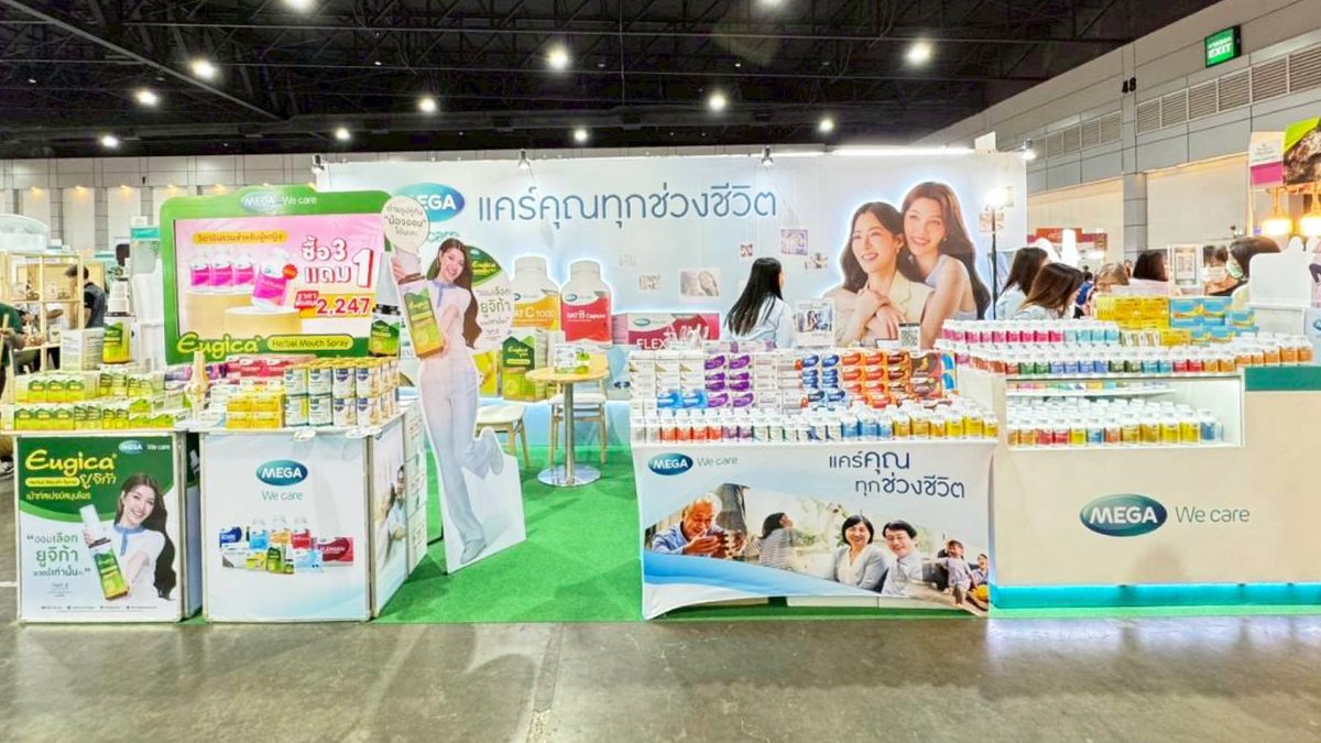 MEGAWeCare's tweet photo. 📣 ขอเชิญร่วมงาน 'มหกรรมงานสมุนไพรแห่งชาติ ครั้งที่ 23' 
ตั้งแต่วันนี้ - วันที่ 5 ก.ค. 2569  🕙10:00 - 20:00 น. 

MEGA We care เปิดบูธสมุนไพรพร้อมผู้เชี่ยวชาญด้านวิตามินและอาหารสุขภาพให้คำปรึกษา พร้อมร่วมเสวนาและรับฟังการบรรยายในหัวข้อ 'Herbal Supplement Innovation for the Future: นวัตกรรมผลิตภัณฑ์เสริมอาหารสมุนไพรเพื่ออนาคต' 

นอกจากนั้นในบูธยังมีกิจกรรมพิเศษ 
1️⃣ ถ่ายรูปคู่กับสแตนดี้ออม กรณ์นภัส Brand Ambassador คนพิเศษของชาว MEGA เพื่อรับ Eugica Herbal mouth สเปรย์ขนาด 10 ml. จำนวน 1 ชิ้น
2️⃣ กดติดตามช่องทางของ MEGA We care  ช่องทางใดช่องทางหนึ่งรับไปเลยยาอมสมุนไพร Eugica Coff จำนวน 1 แผง 

#thailandherbalexpo2026 #มหกรรมสมุนไพรแห่งชาติครั้งที่23 #MEGAWecare