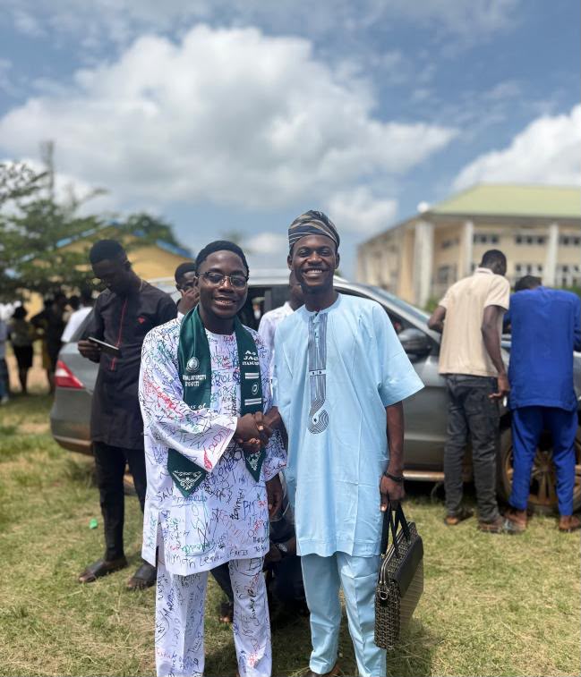 ATMCONNECTTV's tweet photo. Congratulations Adio 🎉❤️, Federal university of oye ekiti student union 001.

May God continue to be with you. 
May the path ahead be smooth.

#ogbeniadio #atmconnecttvreport ,#signout #fuoye https://t.co/g4ZnXF2I9m