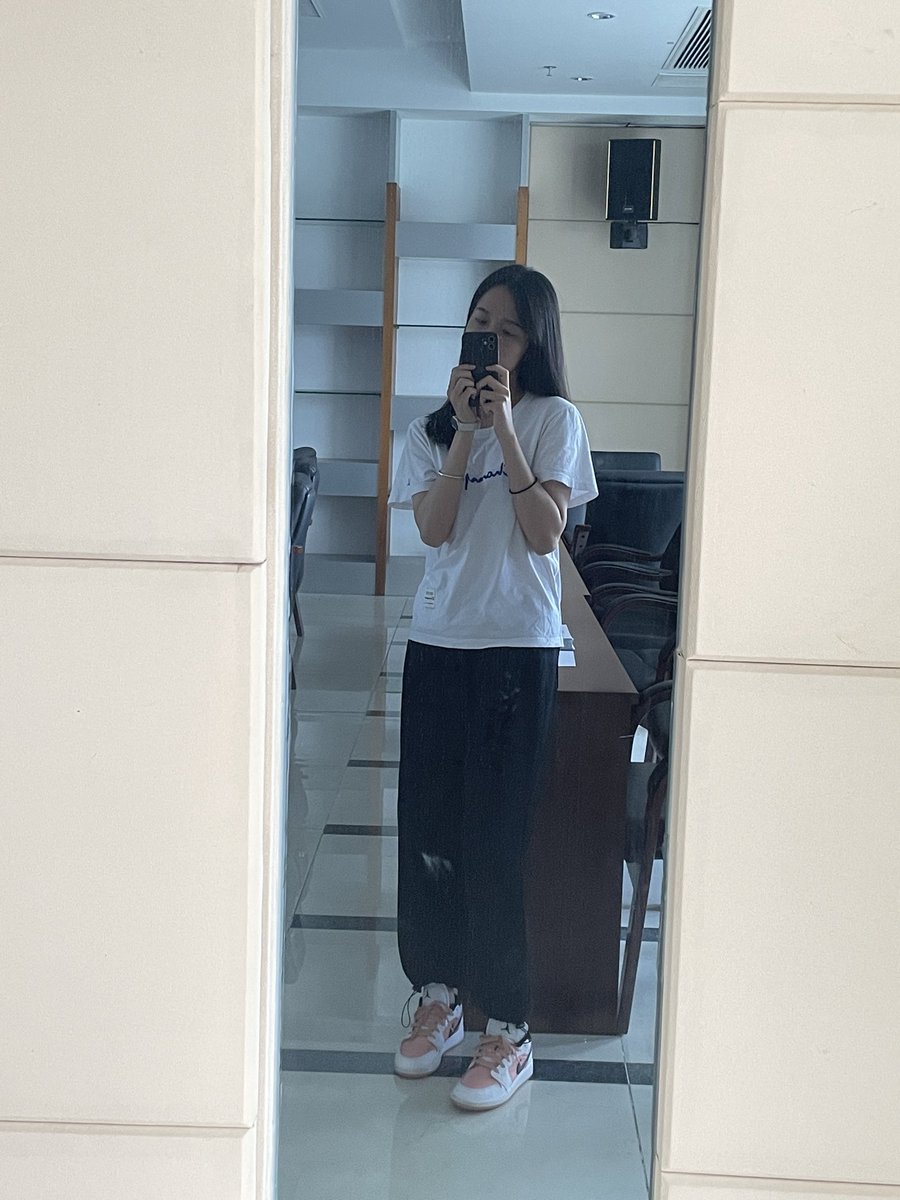 Kwam03's tweet photo. @tiancai312 打工人哦哦特的 https://t.co/Lkt4VdIdX6