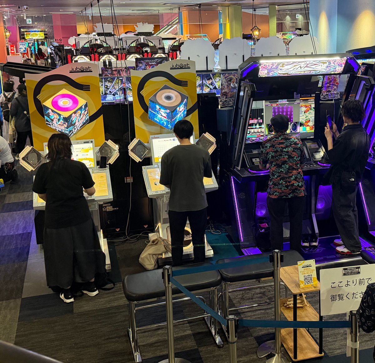 jubeat新筐体が気になって来た 右のは目新しさ無いからいいや🙄